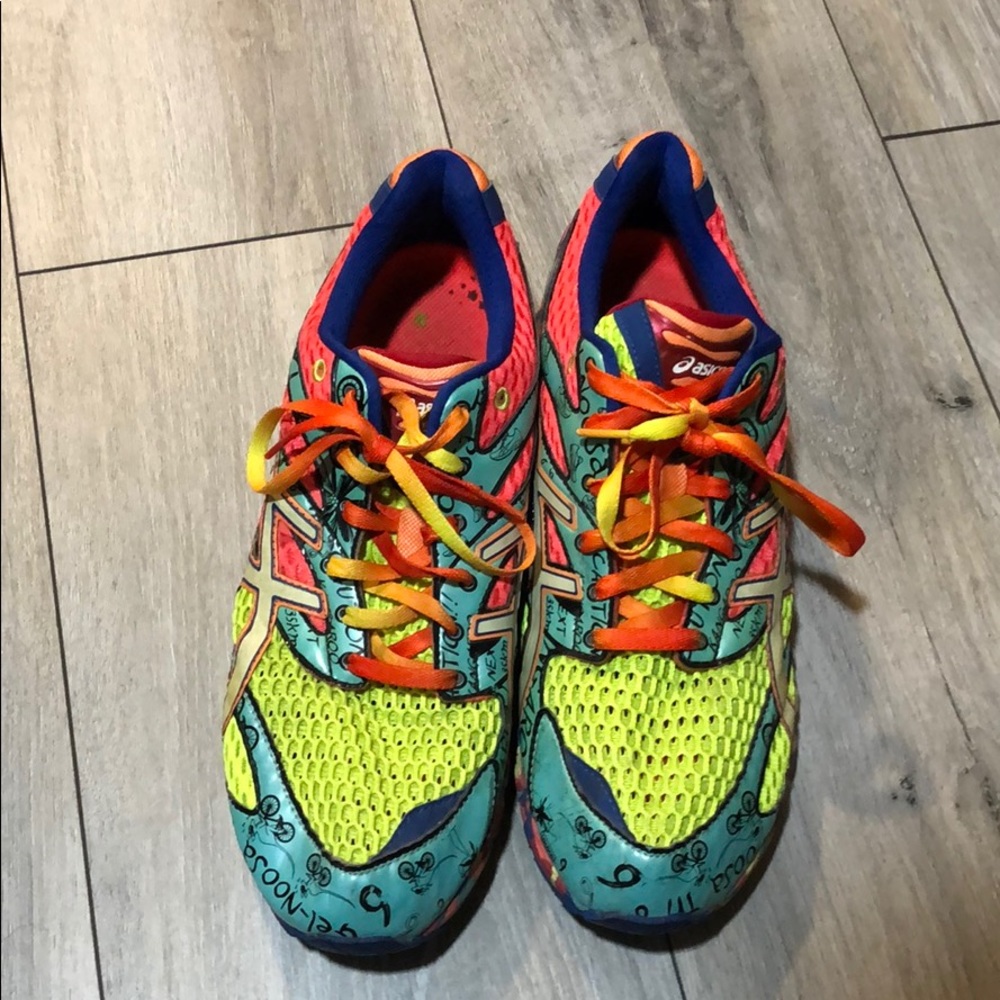 SOLD Asics Gel Noosa Tri 6 shoes